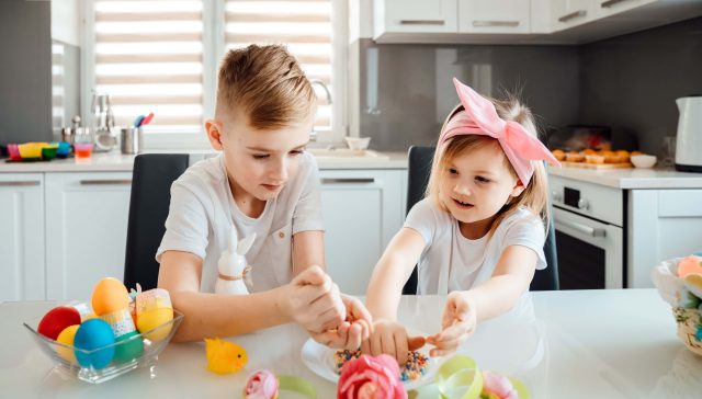 children-get-ready-to-make-easter-decorations-2022-02-01-15-10-25-utc-1-640x364.jpg